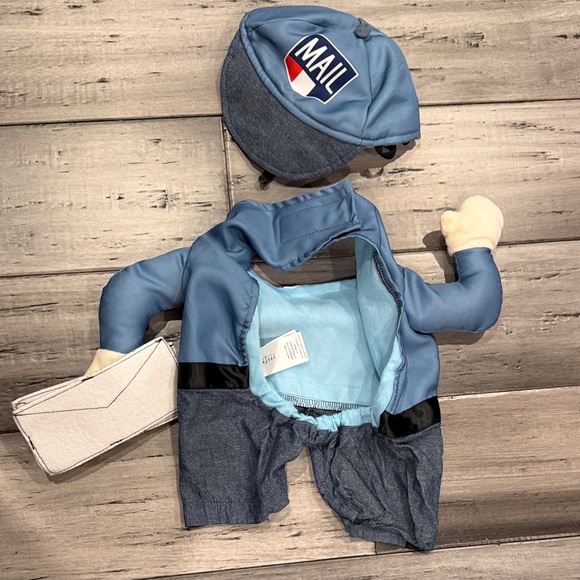 NWOT Mailman Costume for dogs - Picture 4 of 9